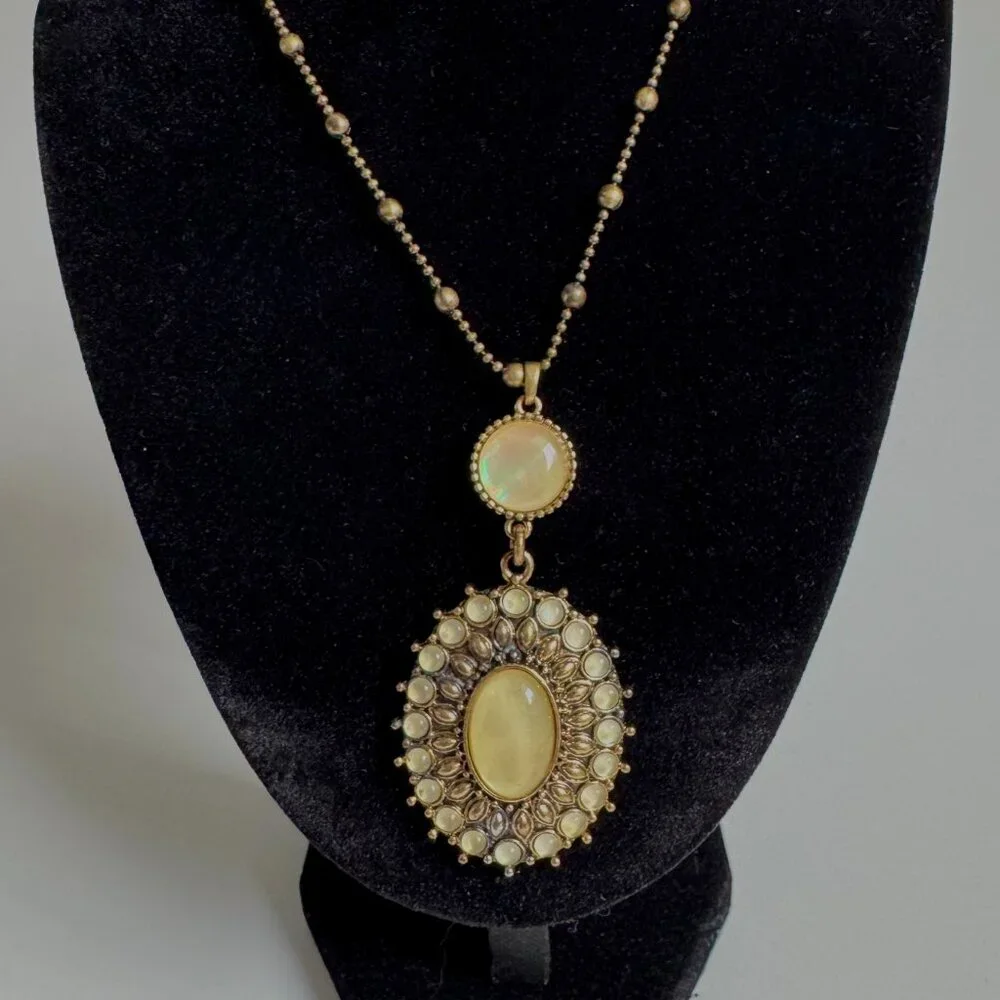 Vintage Lucky Gold Tone Moonglow Pendant Necklace with Matching Dangle Earrings - Picture 15 of 16